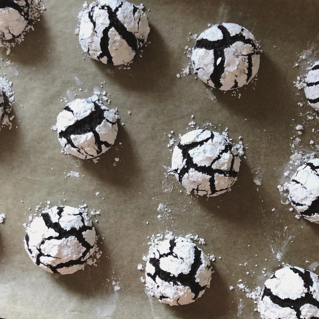 裂纹巧克力饼干