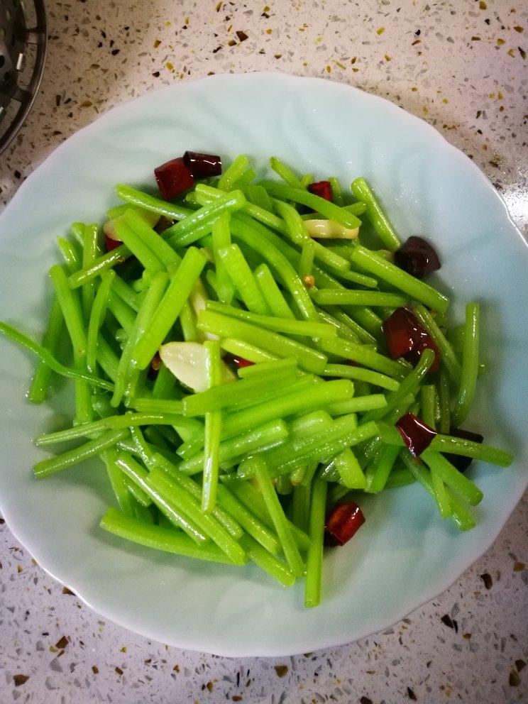 赫柏6677做的素炒红薯梗