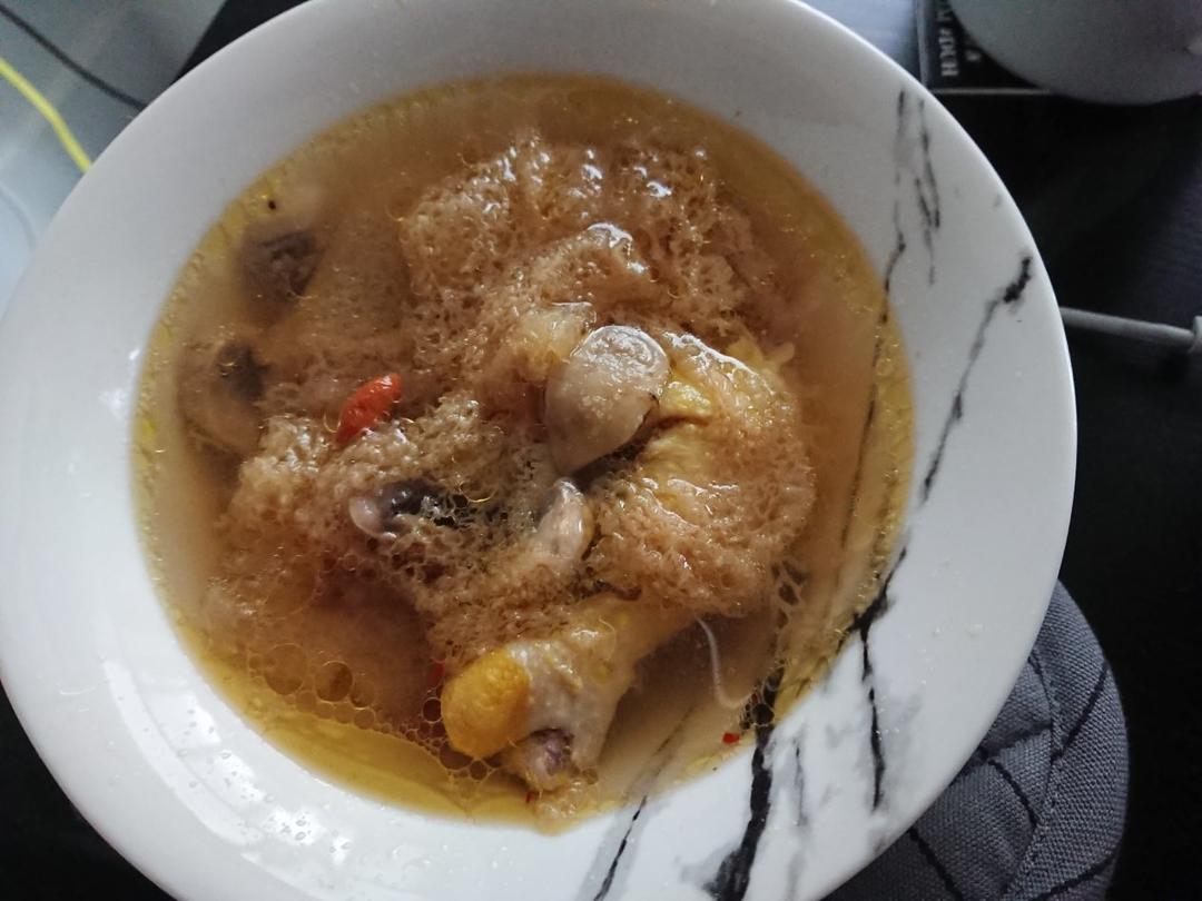 竹荪土鸡汤