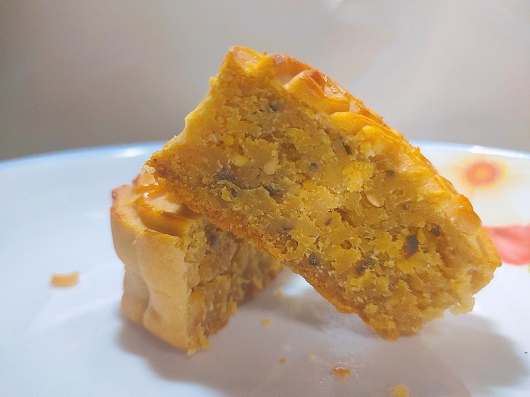 广式咸蛋黄肉松月饼/经典好吃咸口月饼
