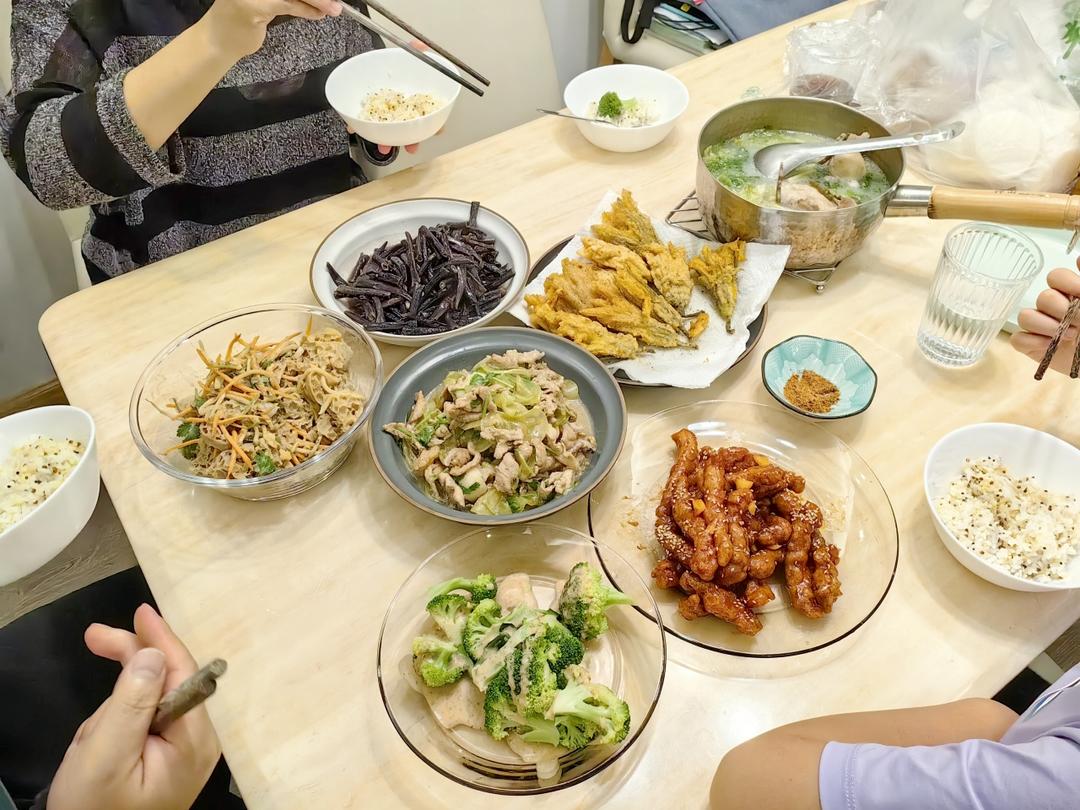 小猪佩奇中狗爷爷的番茄沙拉菜谱