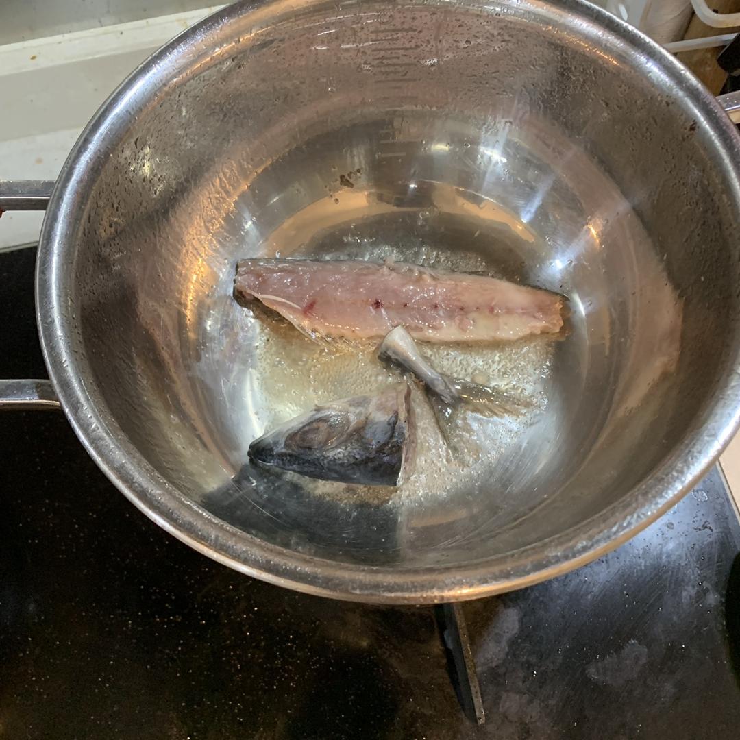 青花鱼汤 青占鱼汤 鲭鱼汤的做法步骤图 一小匙酱 下厨房