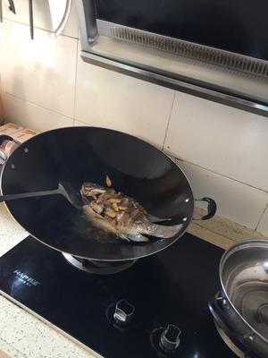 豆干娃娃菜煮鱼的做法 步骤1