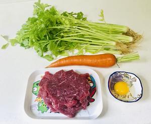 牛肉芹菜胡萝卜水饺的做法 步骤1
