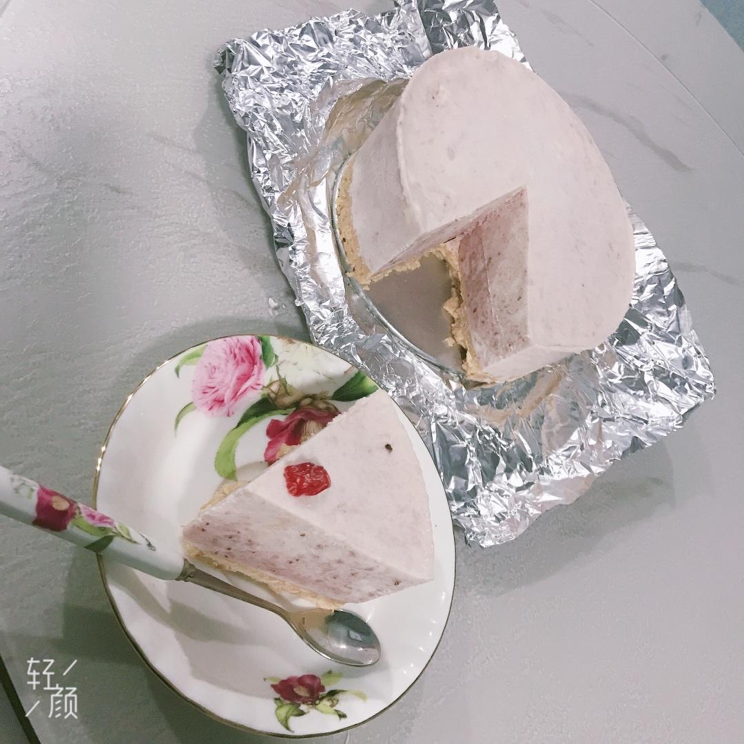 草莓酱酸奶慕斯蛋糕