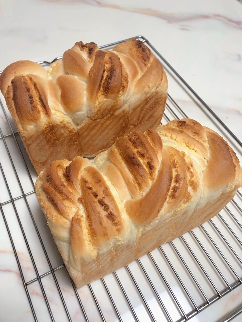 椰蓉满满吐司！幸福的味道。