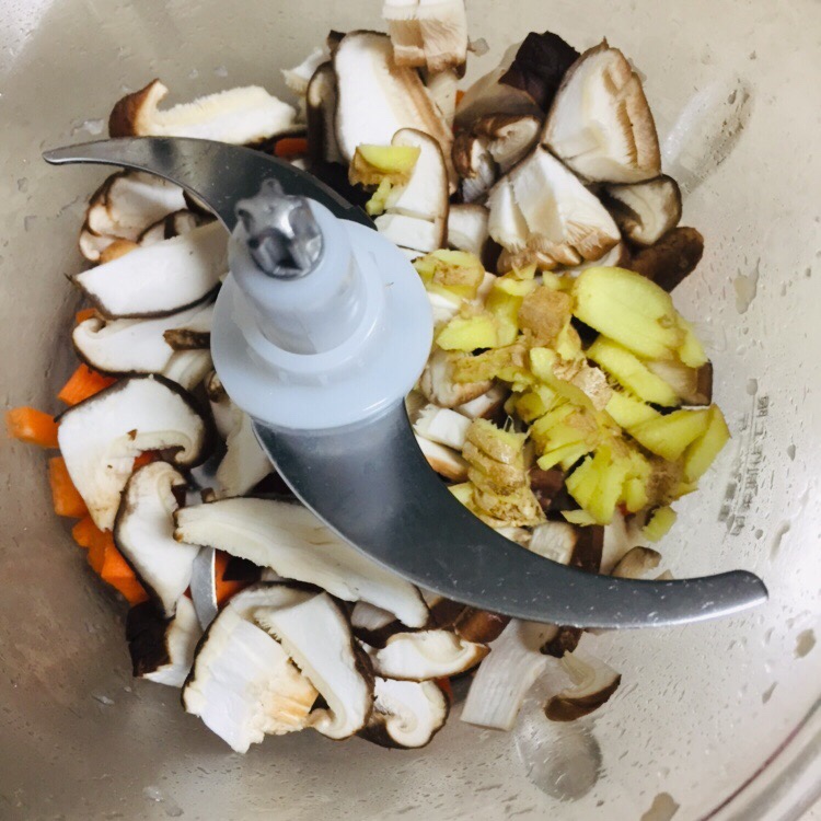 无油香菇🥕莲藕鸡胸肉丸的做法 步骤4