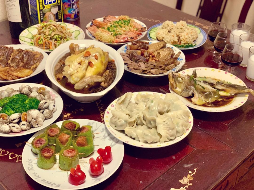 宝宝辅食：番茄小萌兔—几秒钟搞定，小番茄的魔法大变身！