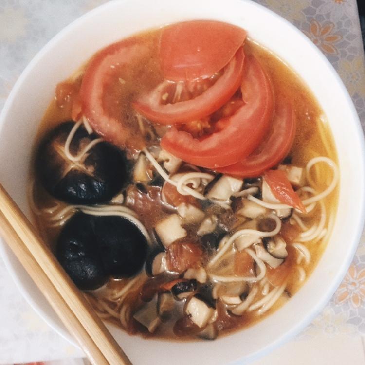 番茄香菇酸汤面