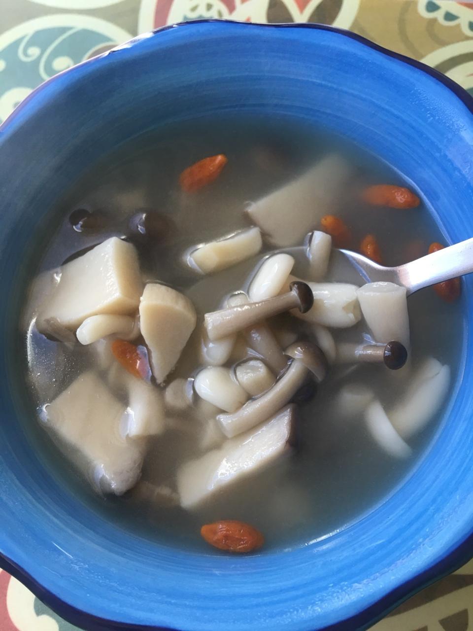 冬日暖汤——菌菇汤