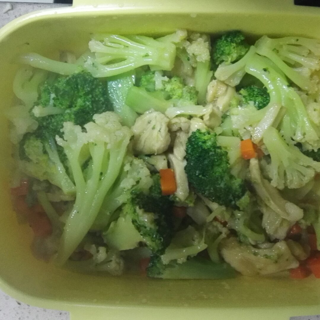 （低于500卡快手菜）西兰花炒鸡胸肉