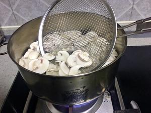 家庭版：鸡茸奶油蘑菇汤的做法 步骤5
