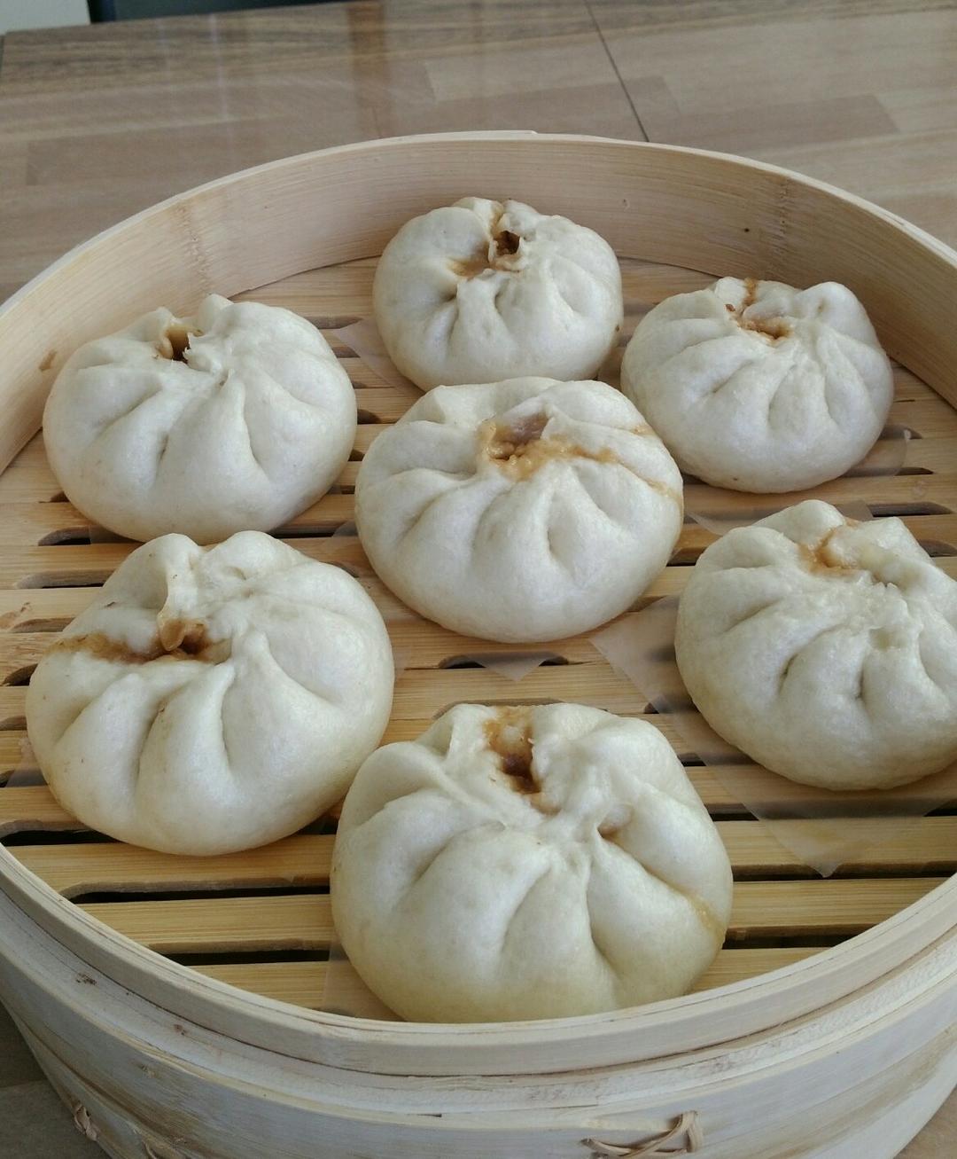 鲜美多汁的洋葱牛肉包子
