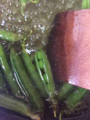一口春天：水煮豌豆荚的做法 步骤3