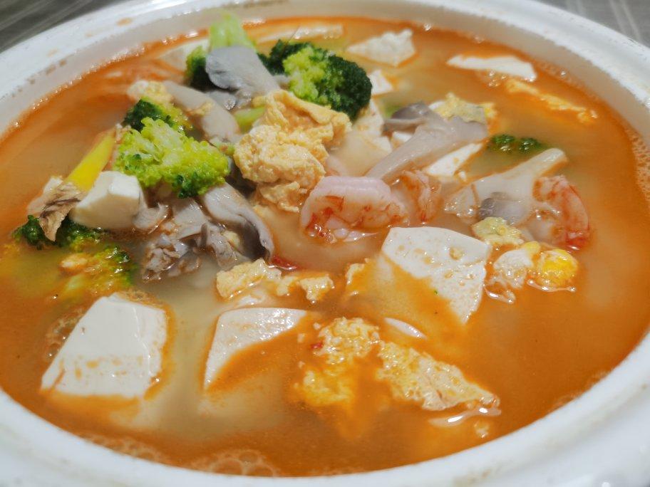 豆腐鲜虾菇菌汤