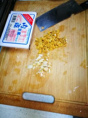 咸蛋黄鱼籽豆腐的做法 步骤3