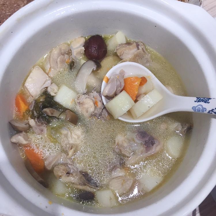 香菇炖鸡汤