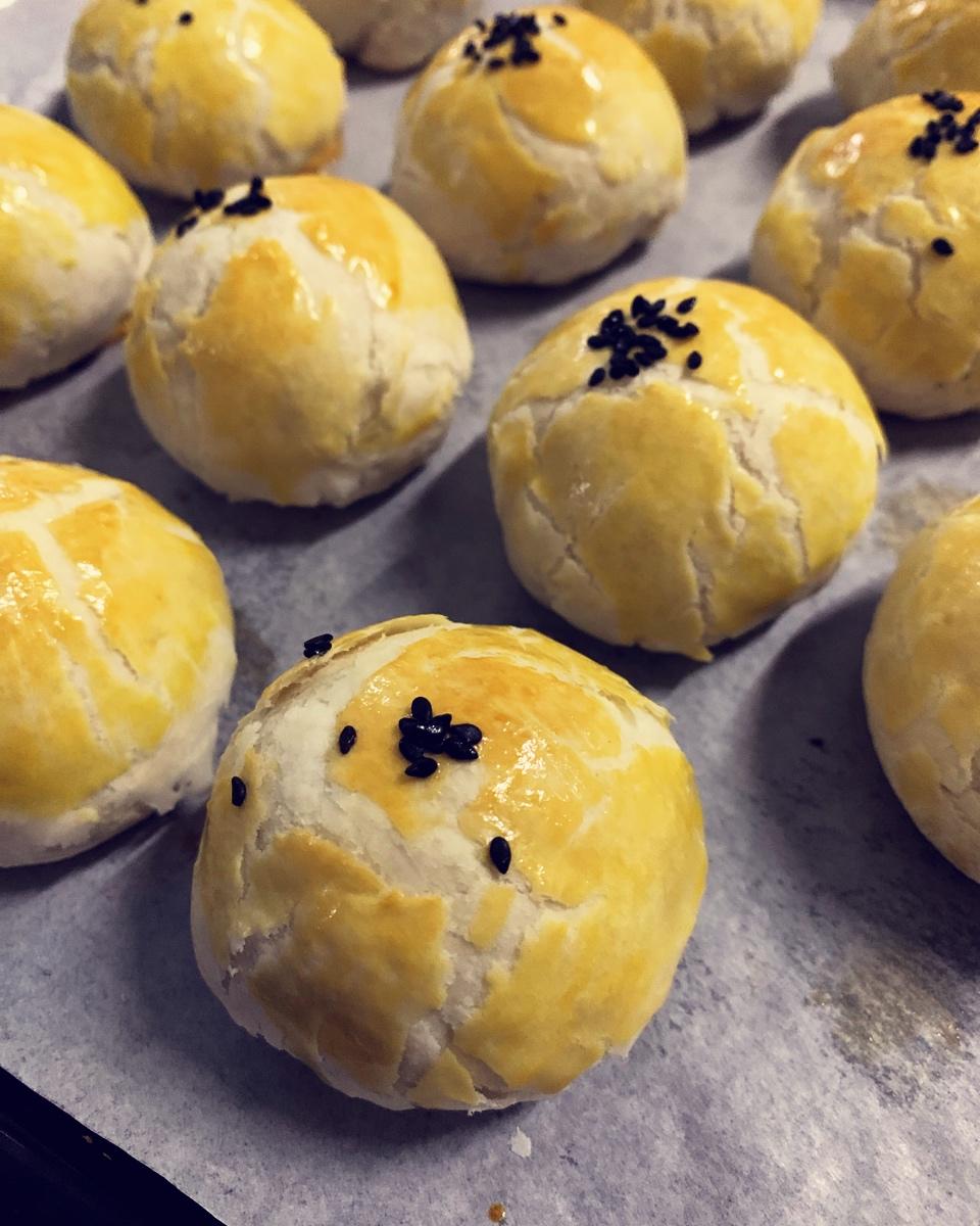 从炒红豆沙开始做蛋黄酥（视频）