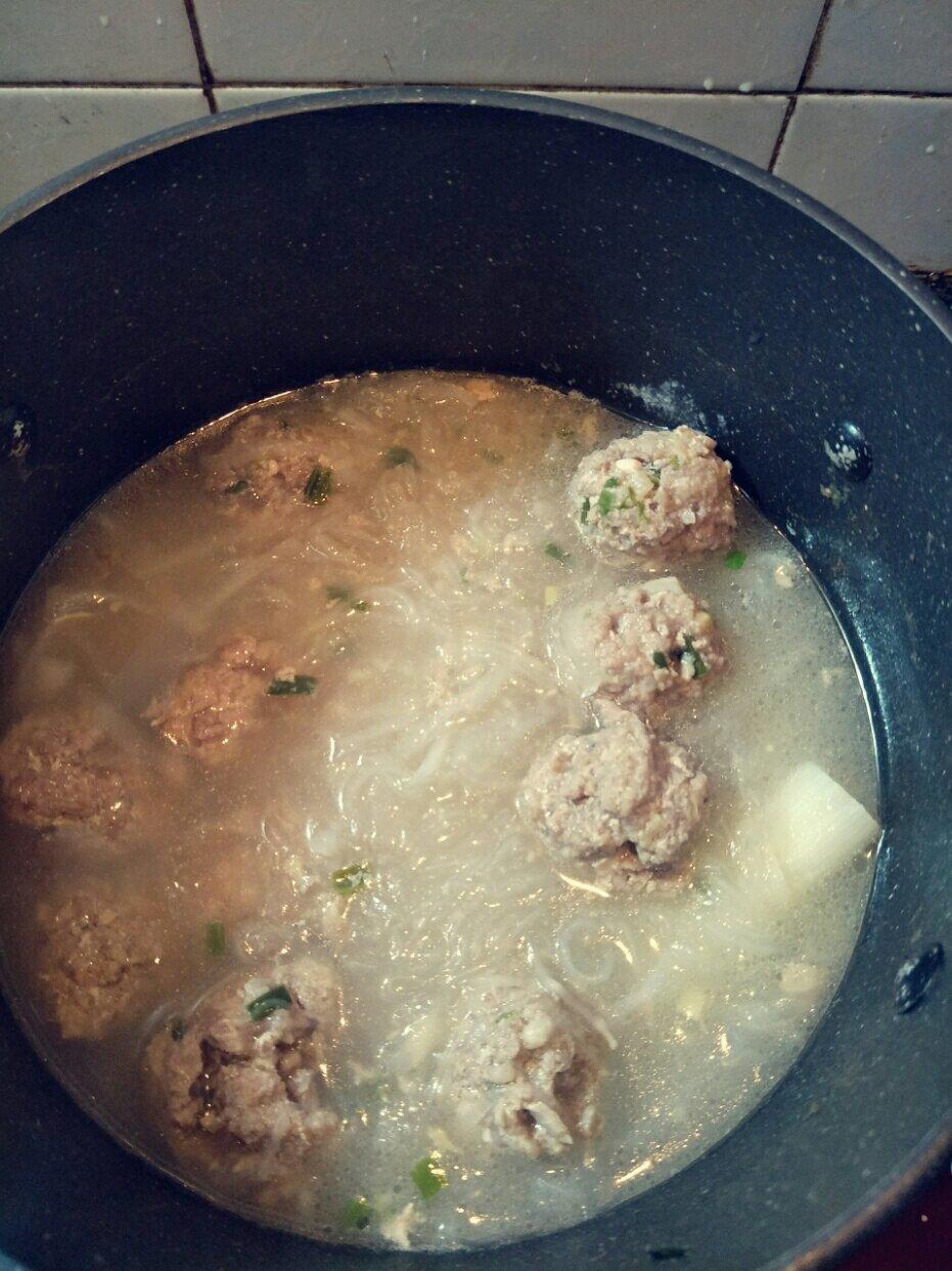 羊肉丸子萝卜粉丝汤