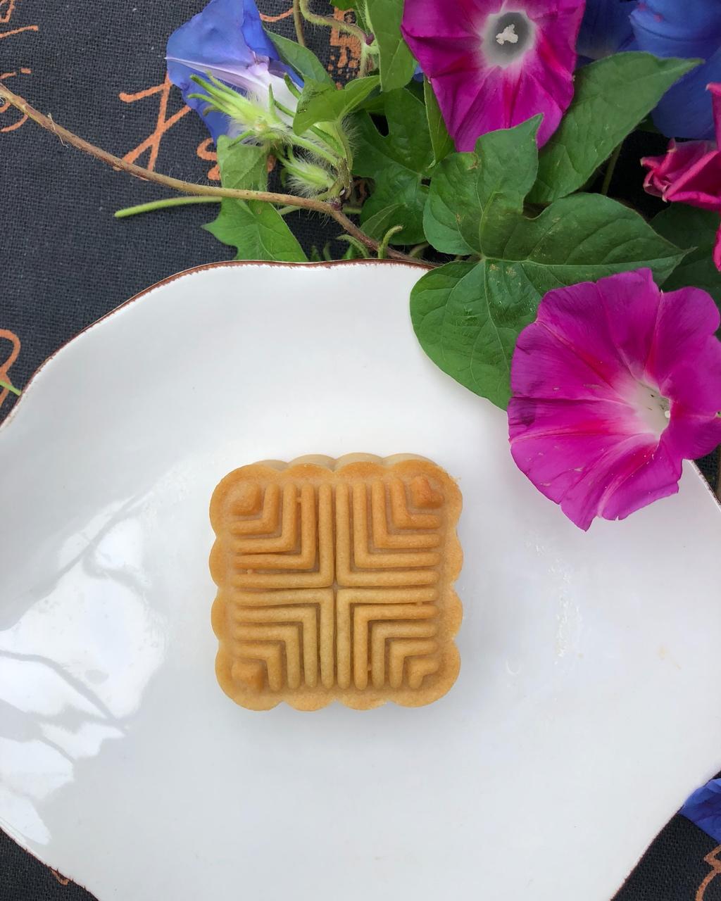 广式月饼—蛋黄莲蓉月饼