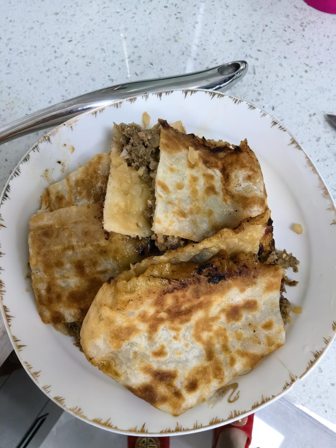 超好吃的羊肉馅饼，边吃边写，下次还这样做！太好吃啦啦啦