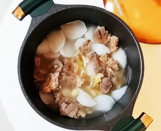 清炖牛筋牛腩煲的做法