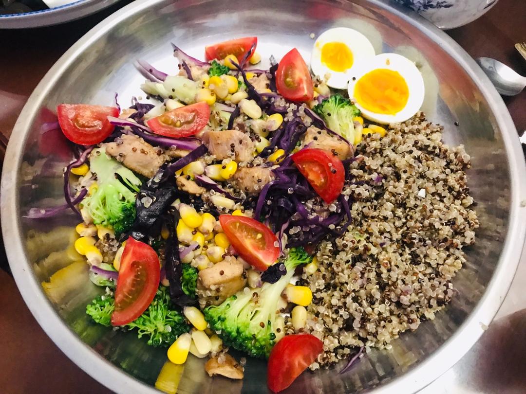 给我一碗藜麦牛油果沙拉，瘦成闪电不是梦