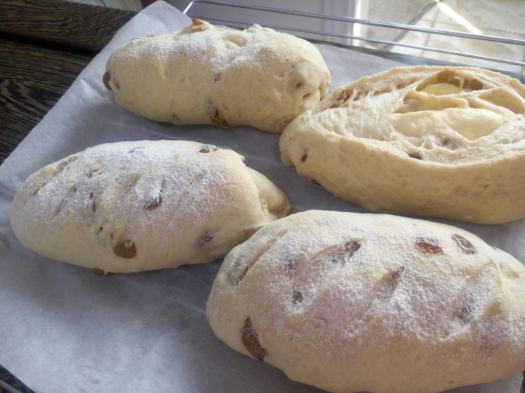 葡萄软欧（仿原麦山丘）Milk flavored bread filled with raisins and butter