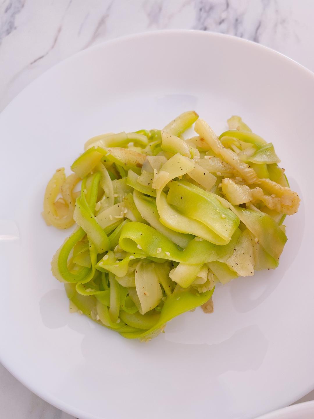 西葫芦/意大利瓜面🍜zucchini noodle🍝减肥减脂代餐主食的做法