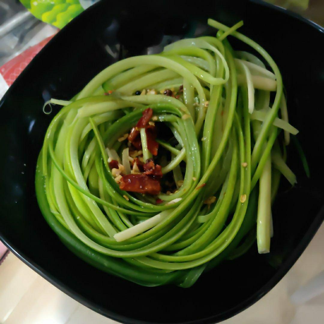 手撕蒜薹