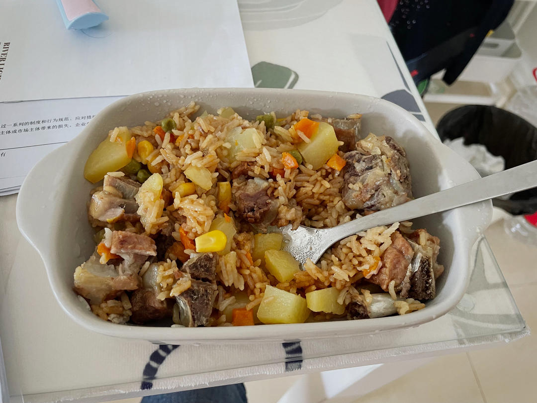 【排骨焖饭】