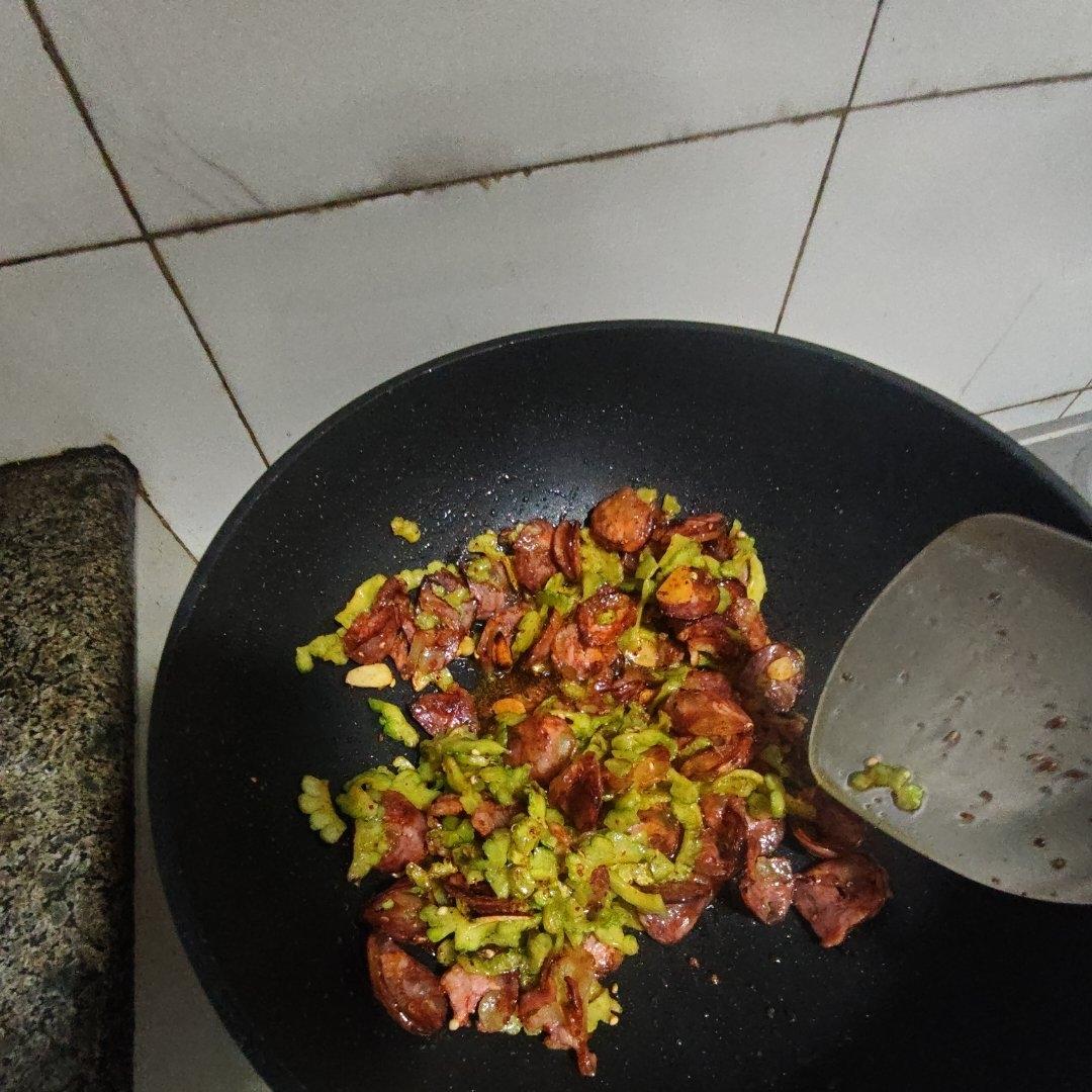 苦瓜炒腊肠