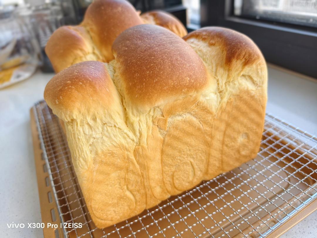 奶香纯粹的重料淡奶油吐司