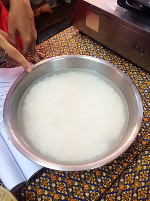 在泰国学厨 | 史上最正宗的泰式芒果糯米饭（没有之一）的做法 步骤2