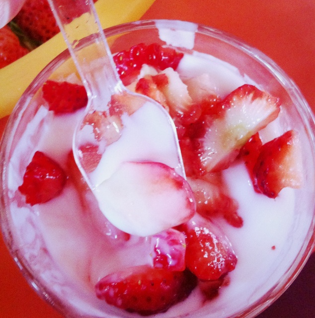 草莓酸奶