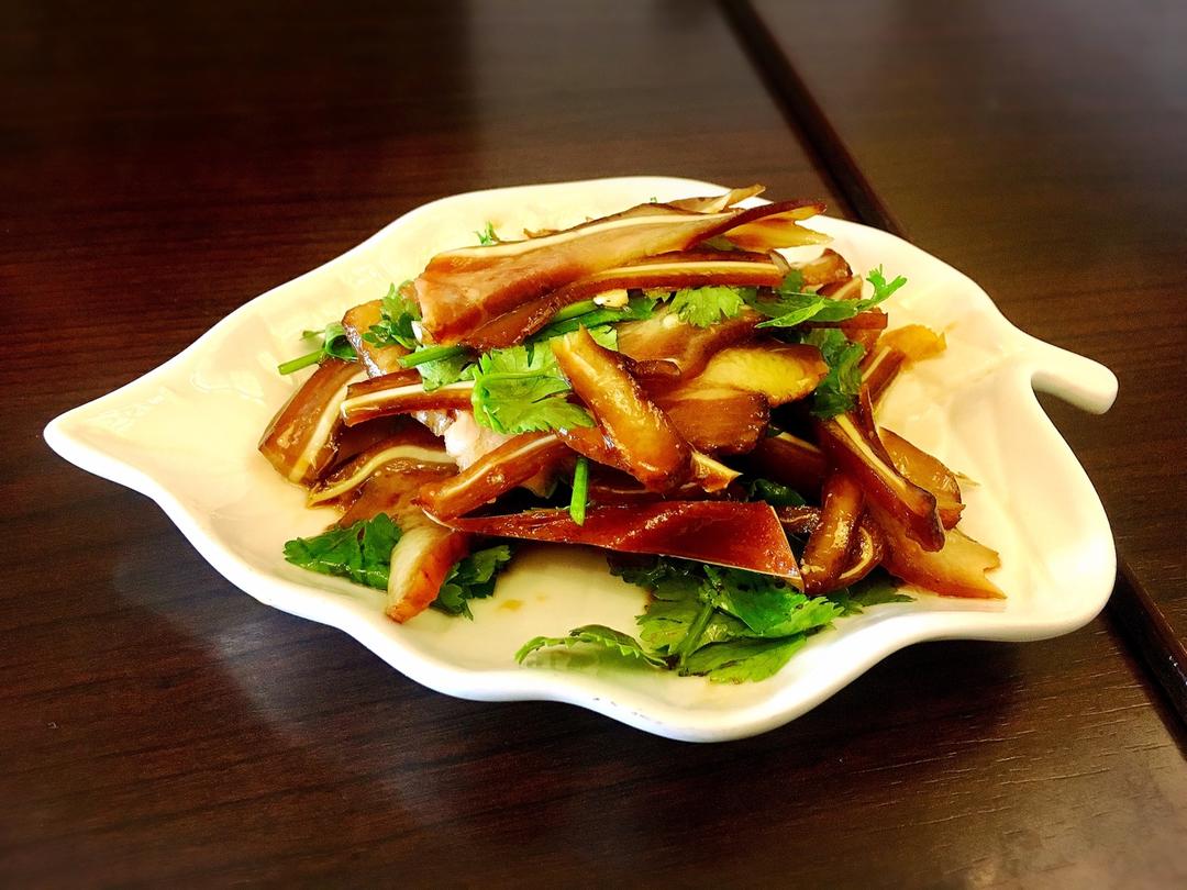 又挖掘到一家新店ovo 卤猪耳朵,小笼包都3.