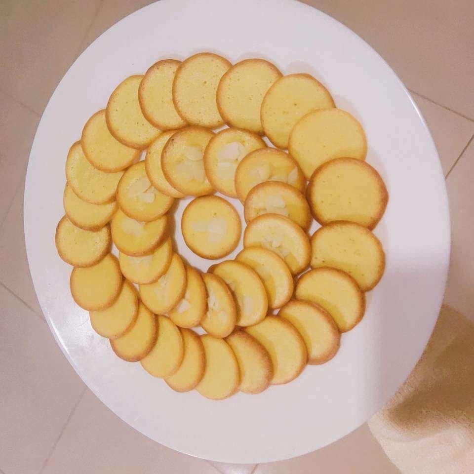小时候的味道 — 芝麻鸡蛋薄脆饼干