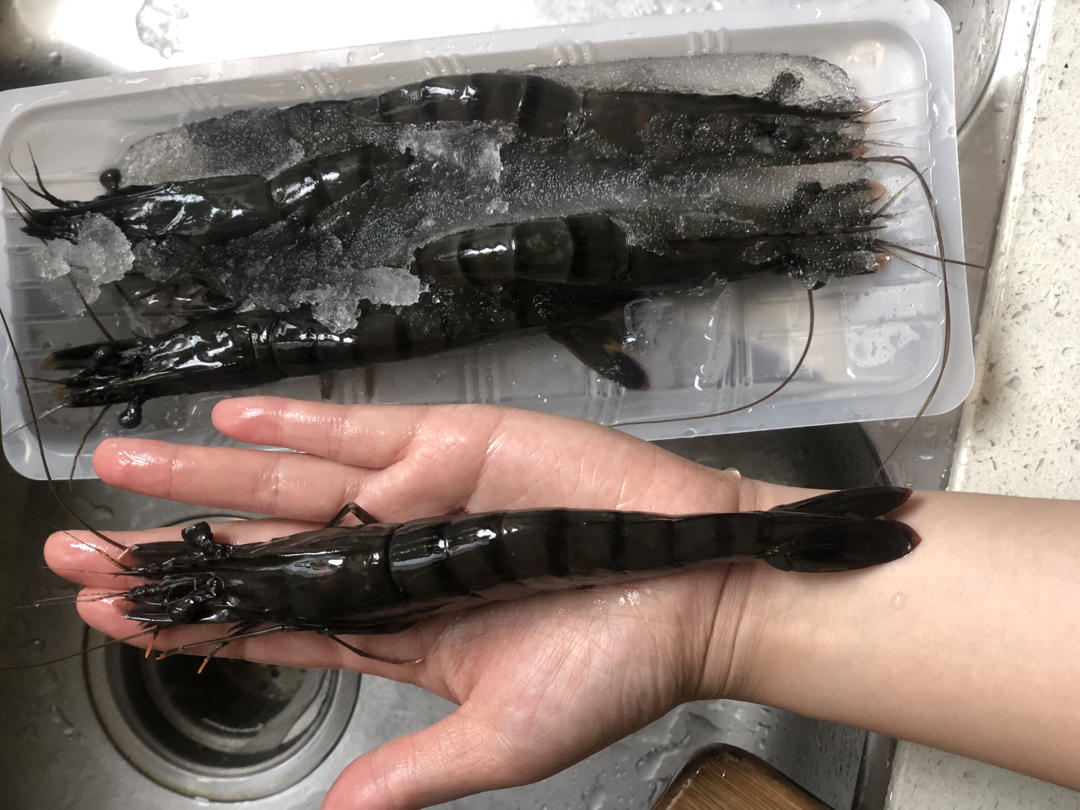 蒜蓉虾，蒜蓉粉丝蒸虾，蒜蓉粉丝开边虾，超详细步骤讲解，味道超好的！