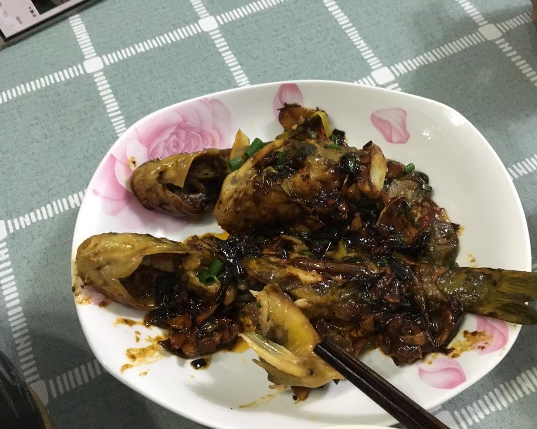 酱焖黄骨鱼