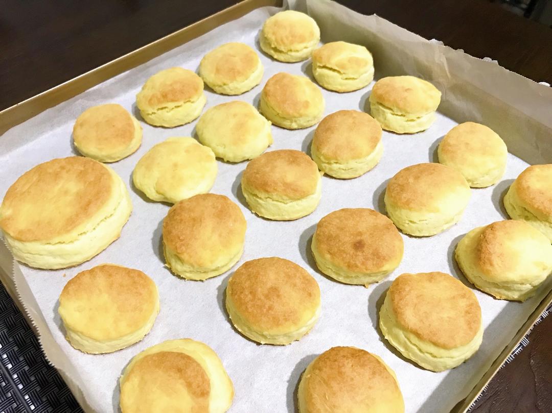 【视频】3分钟 奶油司康Scone(可能是世界上最快手的司康) 消耗淡奶油～