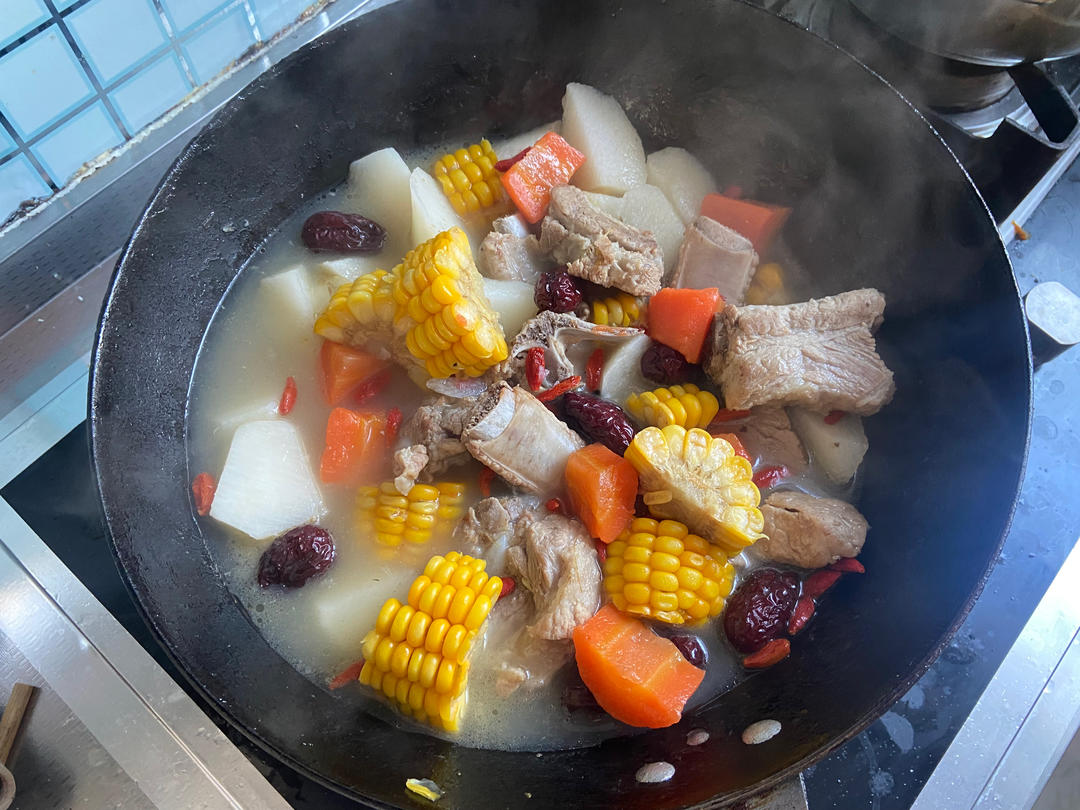 连吃三碗的玉米山药排骨汤