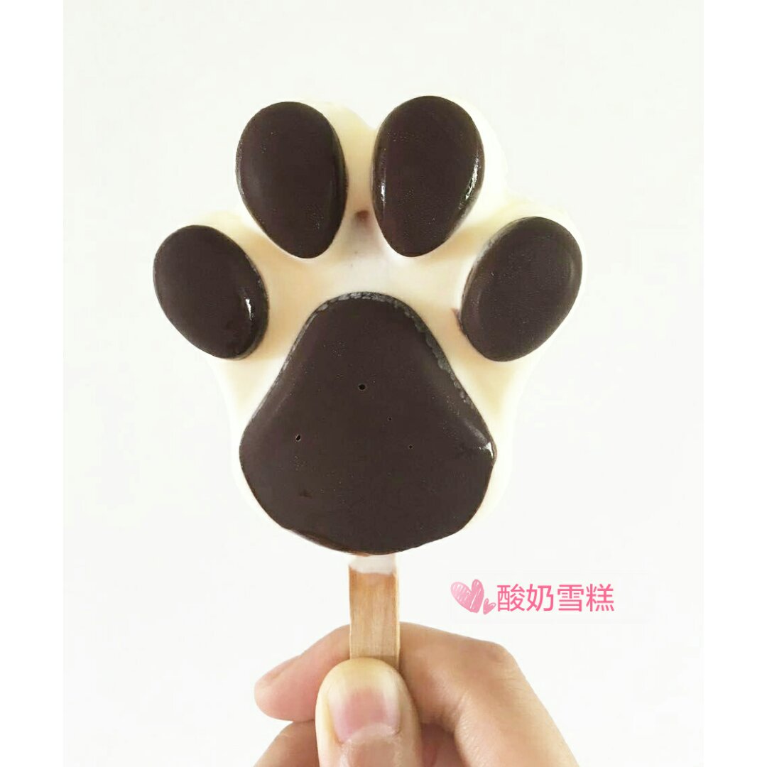 qiqi七七做过熊爪酸奶雪糕可爱的小脚丫～～android 拍摄于