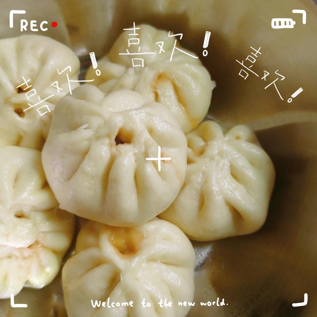 松软多汁的肉包子