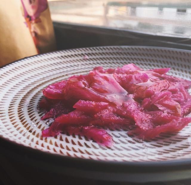 凉拌火龙果皮的做法