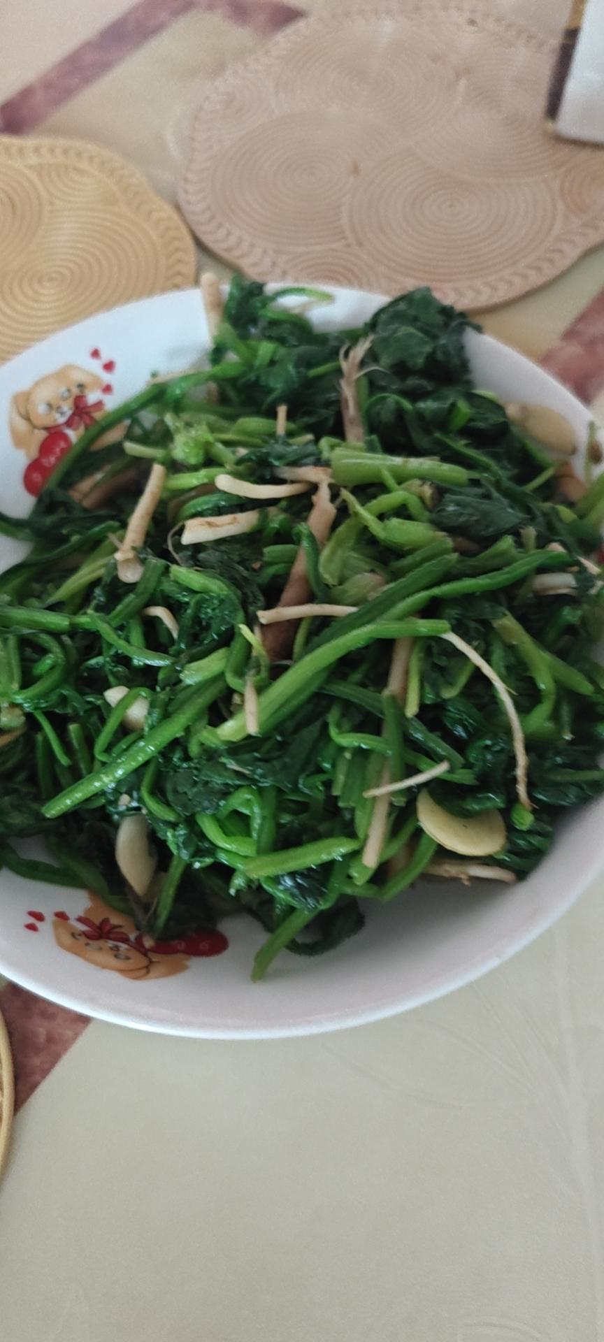 不涩口又嫩的清炒菠菜