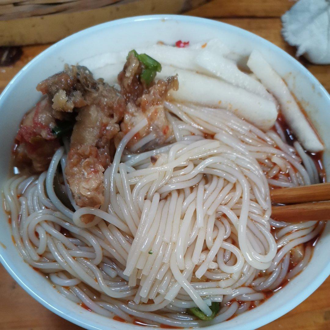 崽吖，嗦了这碗粉喽！