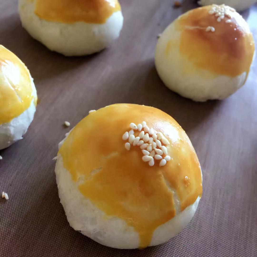 蛋黄酥 Danhuangsu