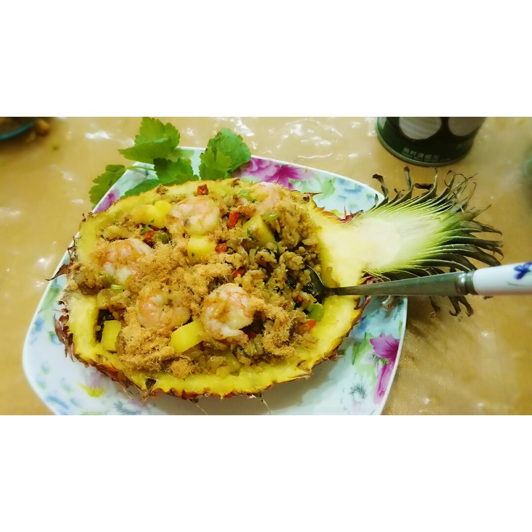 泰式海鲜菠萝饭