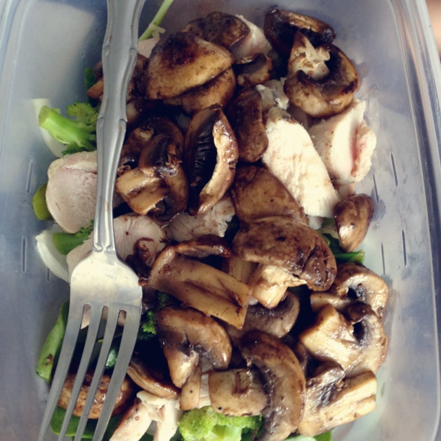 二二的减脂食谱——低卡超简芹菜百合鸡肉沙拉