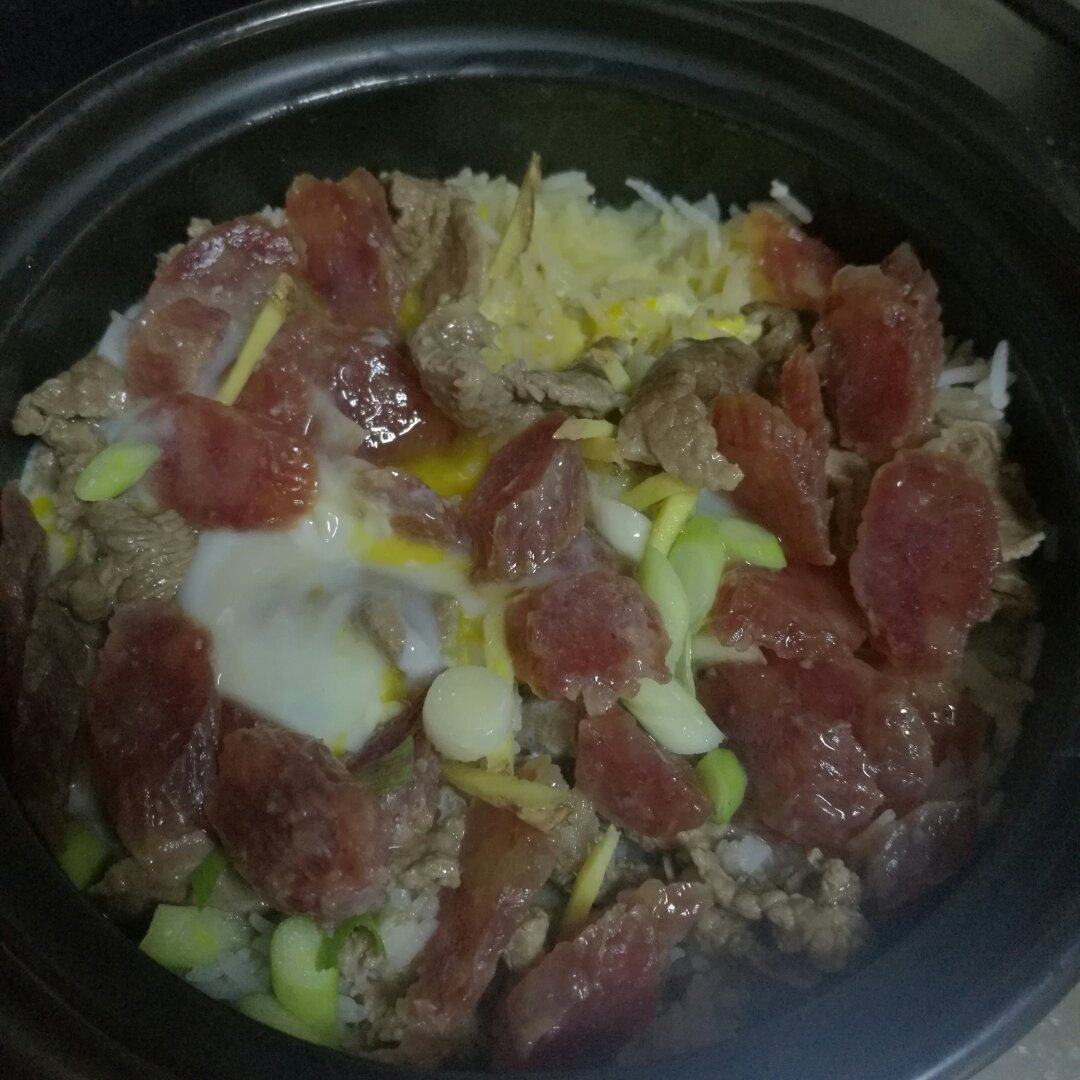 窝蛋牛肉煲仔饭